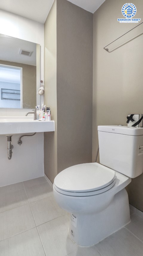 คอนโดมิเนียมมือสองย่านนนทบุรี โครงการยูดีไลท์ รัตนาธิเบศร์ เนื้อที่กว้างถึงเกือบ 31 ตร.ม. ฟังก์ชัน 1 ห้องนอน 1 ห้องน้ำ  ที่จอดรถ แถมฟรี! 1 เครื่องปรับอากาศ บนทำเลดีที่สุด ใกล้เซ็นทรัล รัตนาธิเบศร์, รถไฟฟ้าสายสีม่วง "สถานีศูนย์ราชการนนทบุรี" และทางด่วน "งามวงศ์วาน"...